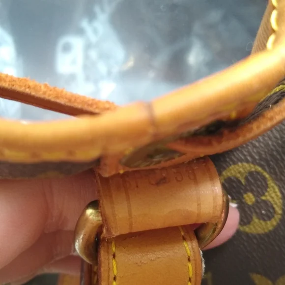 Louis Vuitton Vintage Noe GM Bucket Bag - Picture 12 of 16